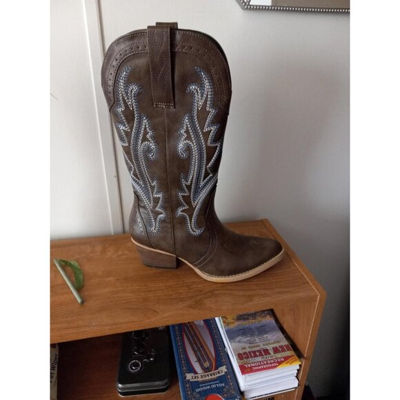 🆕Women Brown Synthetic Embroidered Pointy Toe Comfortable Chunky Heel Boot - Picture 3 of 10